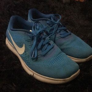 Nike green runs size 9